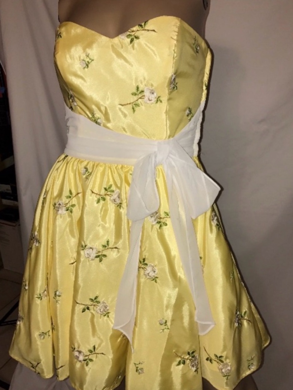 2000s Betsey Johnson Pastel Yellow & White Floral Tea Dress